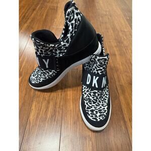 DKNY Wedge Sneakers Women’s Black White Logo Strap Slip-On Size 9.5 Casual